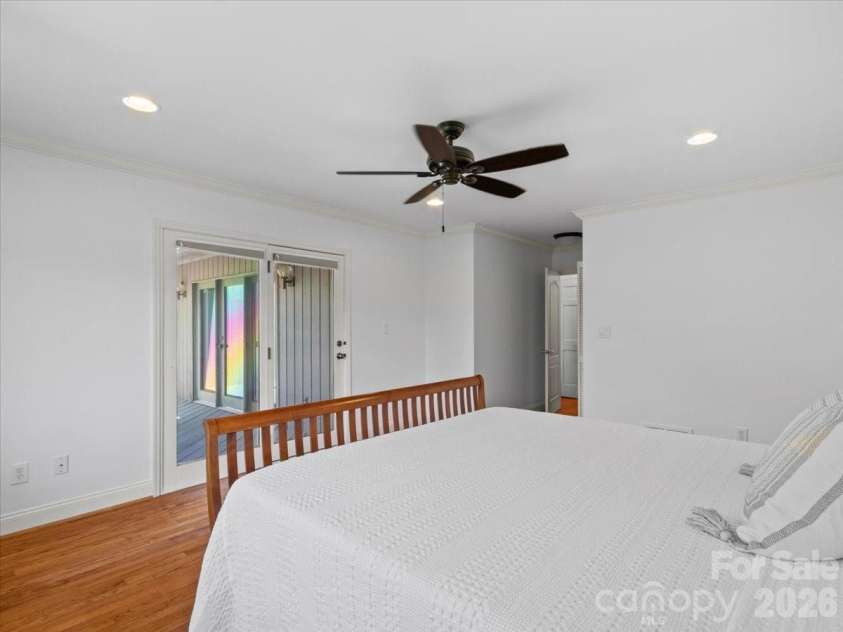 21 Ridge Terrace, Asheville, NC 28804.  MLS# CAR4370277, YatesRealty ID 15402. 