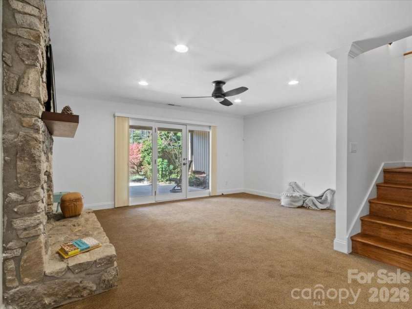 21 Ridge Terrace, Asheville, NC 28804.  MLS# CAR4370277, YatesRealty ID 15402. 