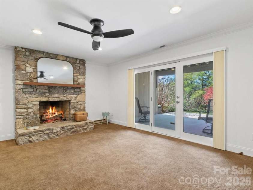 21 Ridge Terrace, Asheville, NC 28804.  MLS# CAR4370277, YatesRealty ID 15402. 