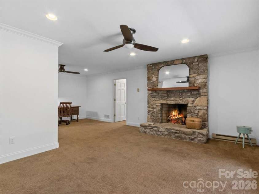 21 Ridge Terrace, Asheville, NC 28804.  MLS# CAR4370277, YatesRealty ID 15402. 