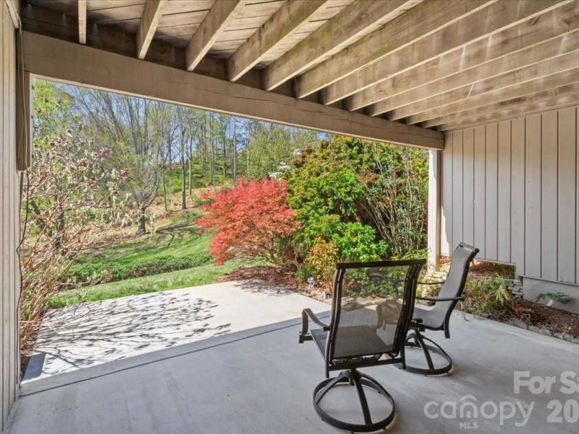21 Ridge Terrace, Asheville, NC 28804.  MLS# CAR4370277, YatesRealty ID 15402. 