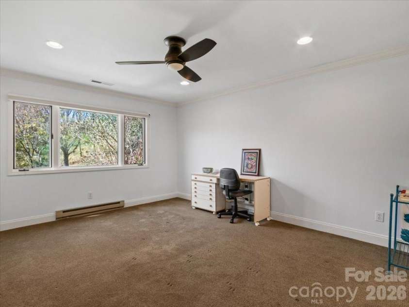 21 Ridge Terrace, Asheville, NC 28804.  MLS# CAR4370277, YatesRealty ID 15402. 