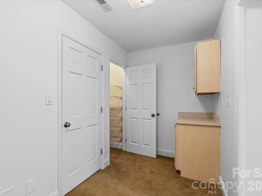 21 Ridge Terrace, Asheville, NC 28804.  MLS# CAR4370277, YatesRealty ID 15402. 