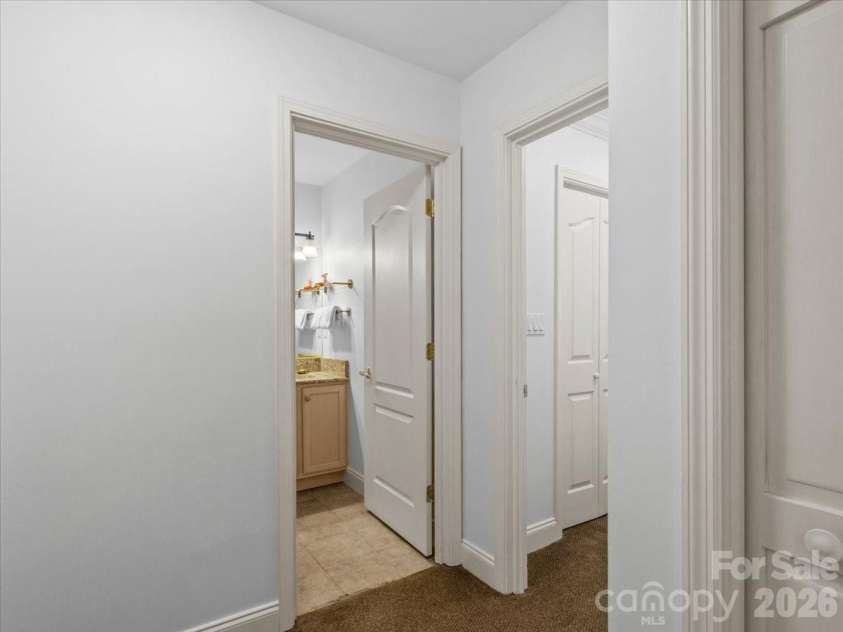 21 Ridge Terrace, Asheville, NC 28804.  MLS# CAR4370277, YatesRealty ID 15402. 