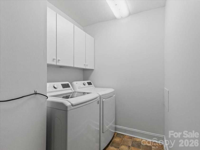 21 Ridge Terrace, Asheville, NC 28804.  MLS# CAR4370277, YatesRealty ID 15402. 