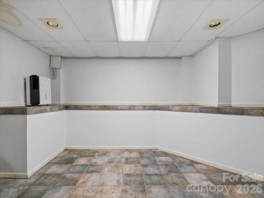 21 Ridge Terrace, Asheville, NC 28804.  MLS# CAR4370277, YatesRealty ID 15402. 