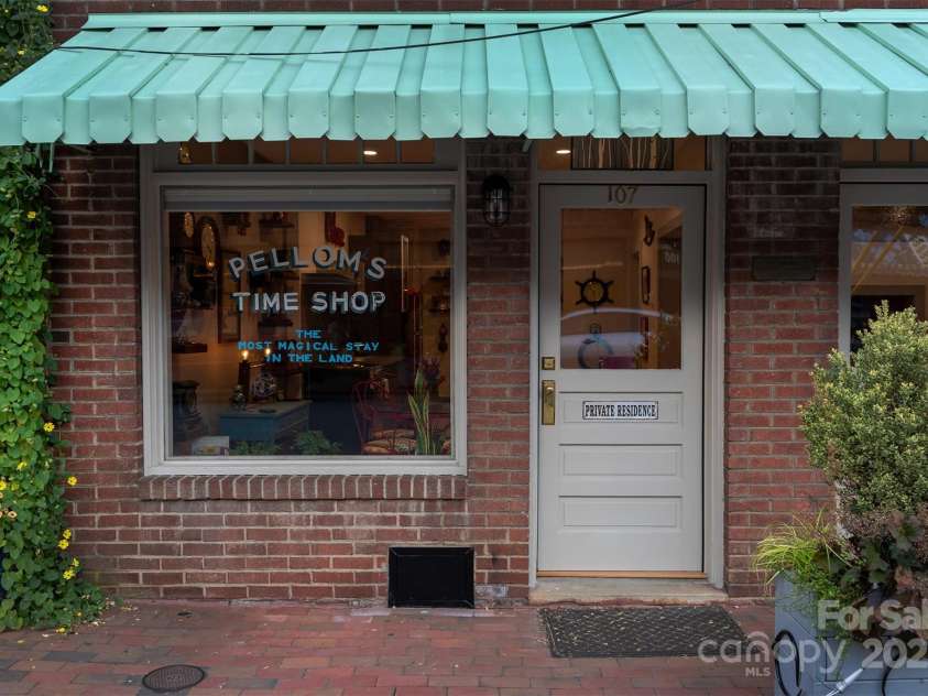 107 Cherry Street, Black Mountain, NC 28711.  MLS# CAR4239497, YatesRealty ID 15404. 