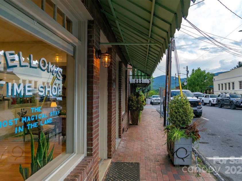 107 Cherry Street, Black Mountain, NC 28711.  MLS# CAR4239497, YatesRealty ID 15404. 