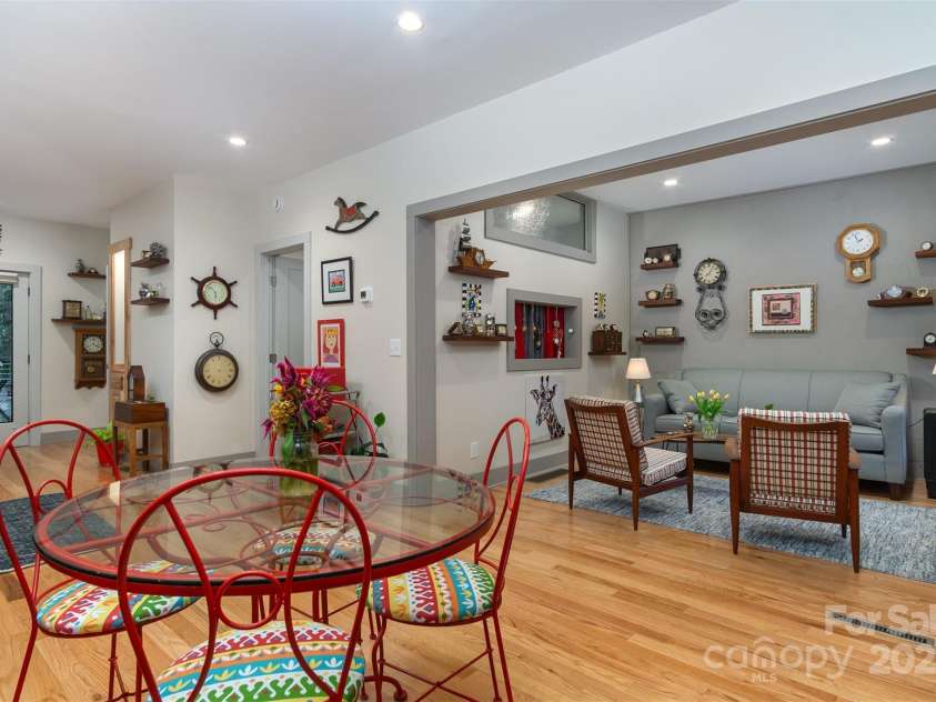 107 Cherry Street, Black Mountain, NC 28711.  MLS# CAR4239497, YatesRealty ID 15404. 