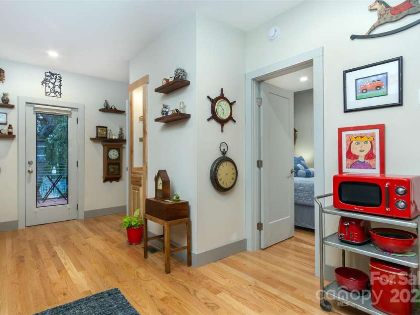 107 Cherry Street, Black Mountain, NC 28711.  MLS# CAR4239497, YatesRealty ID 15404. 