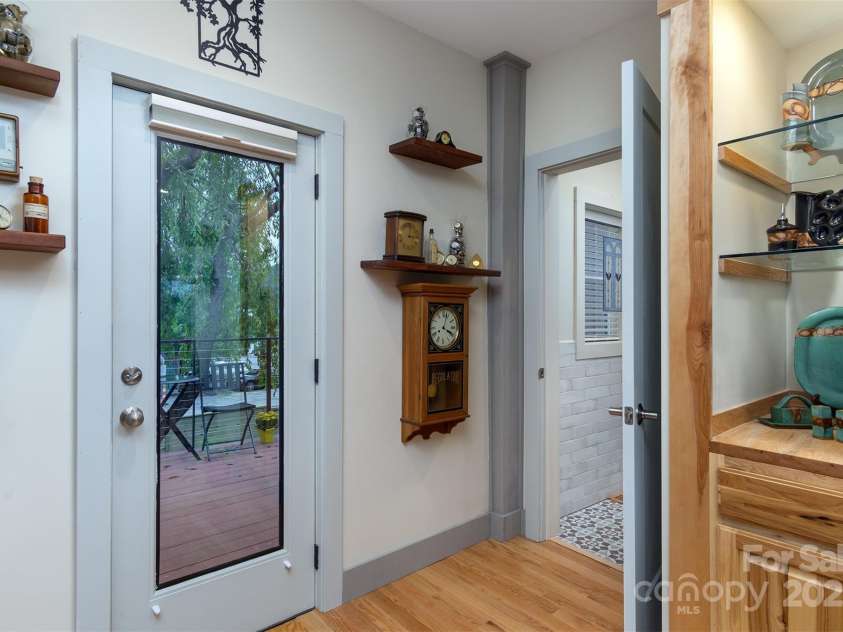 107 Cherry Street, Black Mountain, NC 28711.  MLS# CAR4239497, YatesRealty ID 15404. 