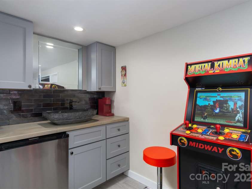 107 Cherry Street, Black Mountain, NC 28711.  MLS# CAR4239497, YatesRealty ID 15404. 