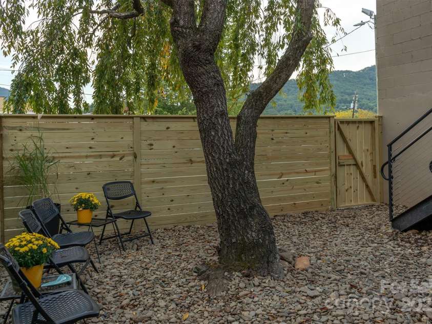 107 Cherry Street, Black Mountain, NC 28711.  MLS# CAR4239497, YatesRealty ID 15404. 