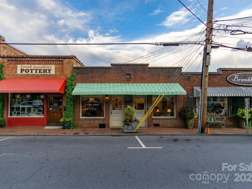 107 Cherry Street, Black Mountain, NC 28711.  MLS# CAR4239497, YatesRealty ID 15404. 