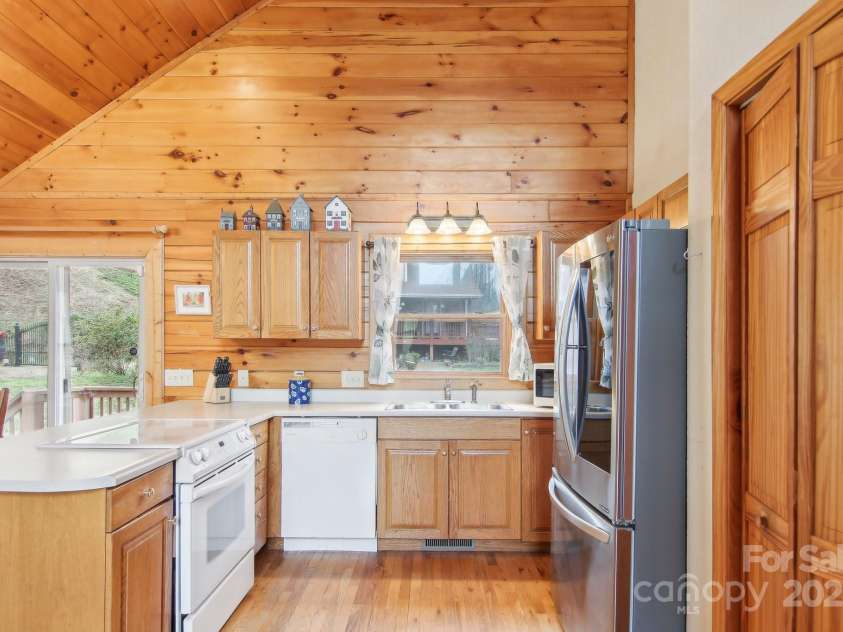 36 Cheyenne Court, Maggie Valley, NC 28751.  MLS# CAR4243964, YatesRealty ID 15405. 