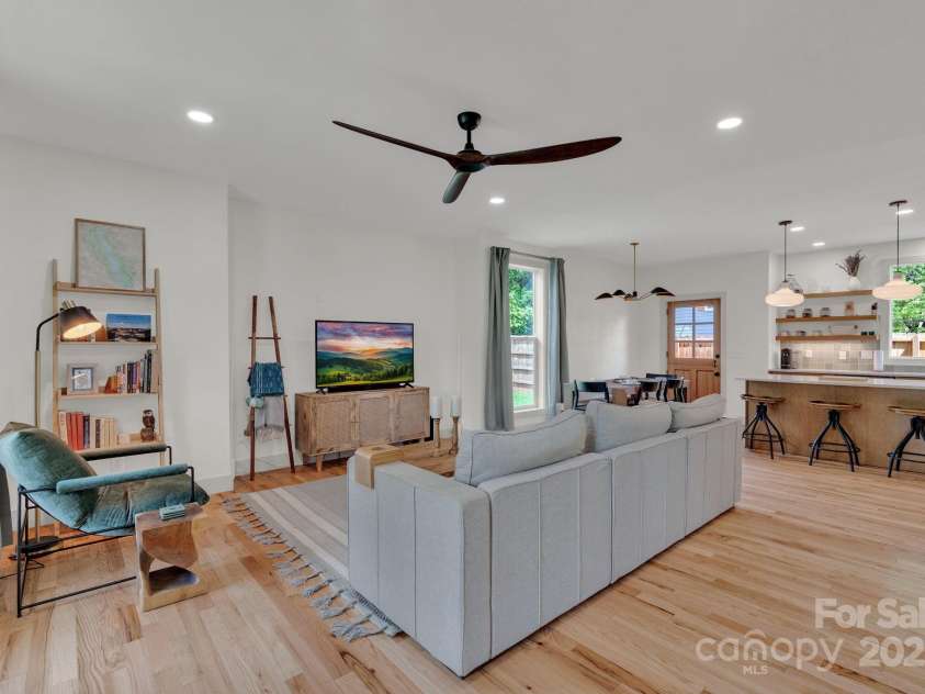 30 Spaulding Drive, Candler, NC 28715.  MLS# CAR4255062, YatesRealty ID 15406. 