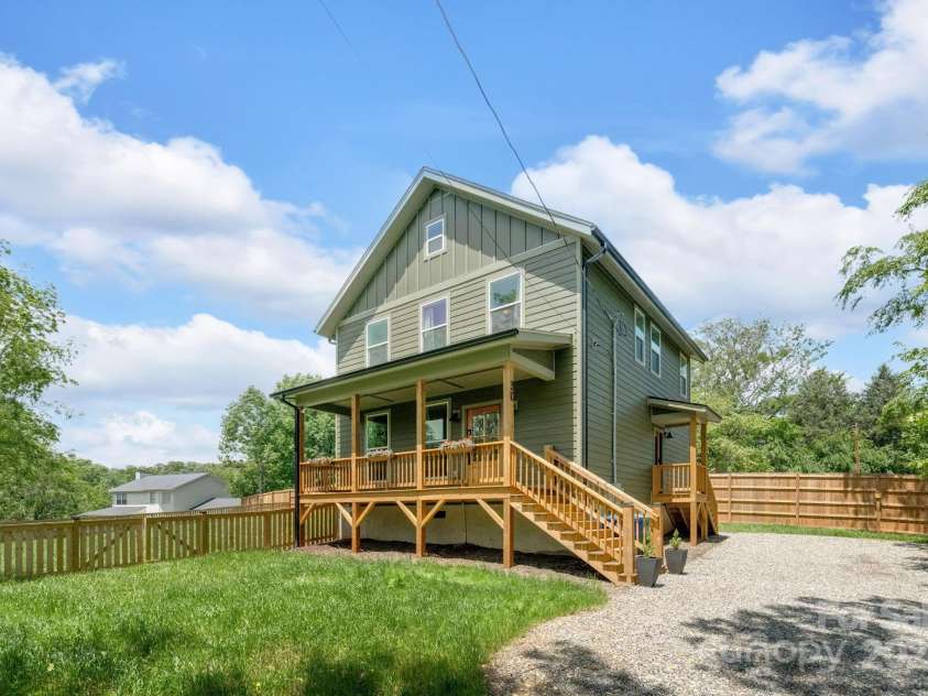 30 Spaulding Drive, Candler, NC 28715.  MLS# CAR4255062, YatesRealty ID 15406. 