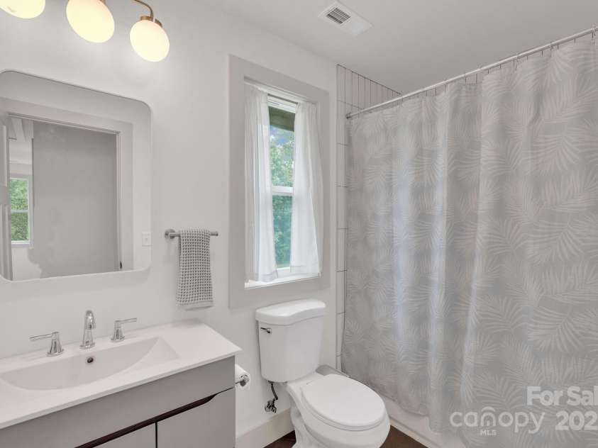 30 Spaulding Drive, Candler, NC 28715.  MLS# CAR4255062, YatesRealty ID 15406. Guest bath