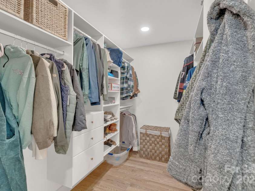 30 Spaulding Drive, Candler, NC 28715.  MLS# CAR4255062, YatesRealty ID 15406. Primary walk in closet