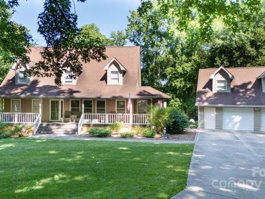 2168 Sunset Circle, Fort Mill, SC 29715.  MLS# CAR4263054, YatesRealty ID 15407. 