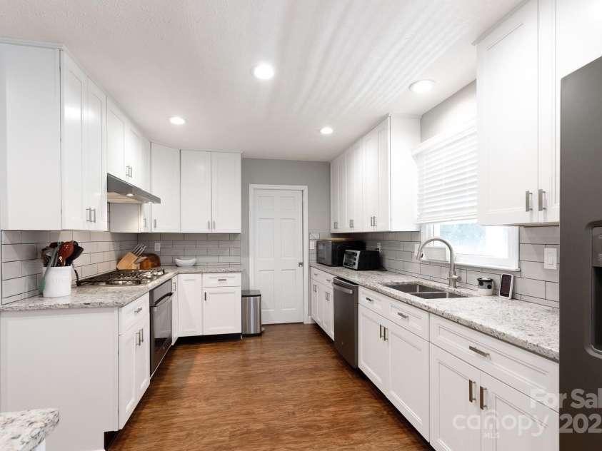 2168 Sunset Circle, Fort Mill, SC 29715.  MLS# CAR4263054, YatesRealty ID 15407. 
