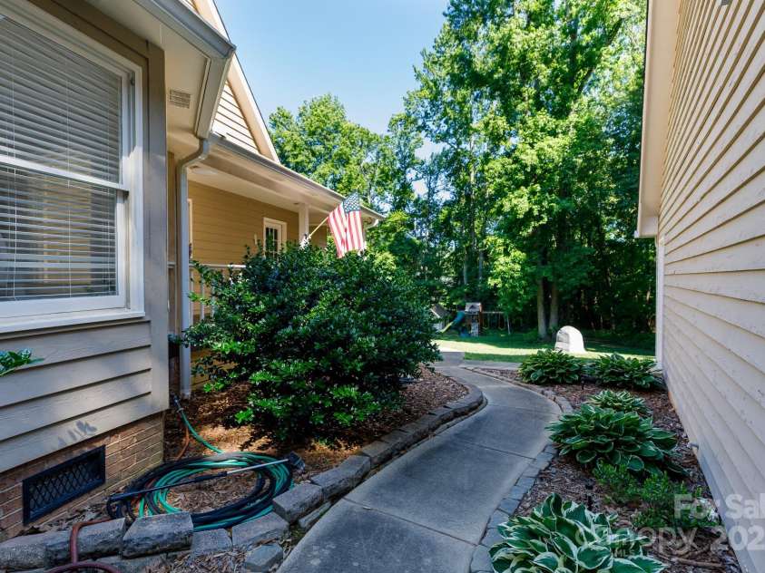 2168 Sunset Circle, Fort Mill, SC 29715.  MLS# CAR4263054, YatesRealty ID 15407. 