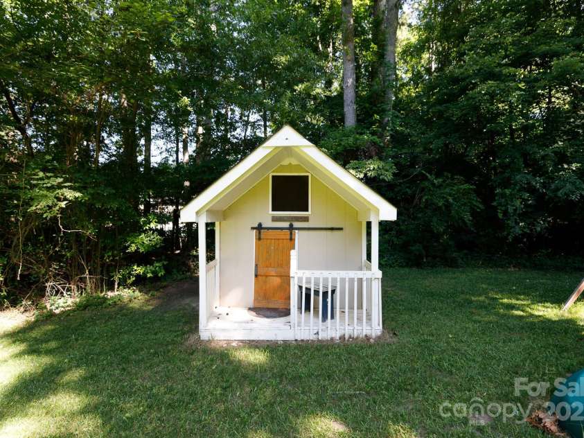 2168 Sunset Circle, Fort Mill, SC 29715.  MLS# CAR4263054, YatesRealty ID 15407. 