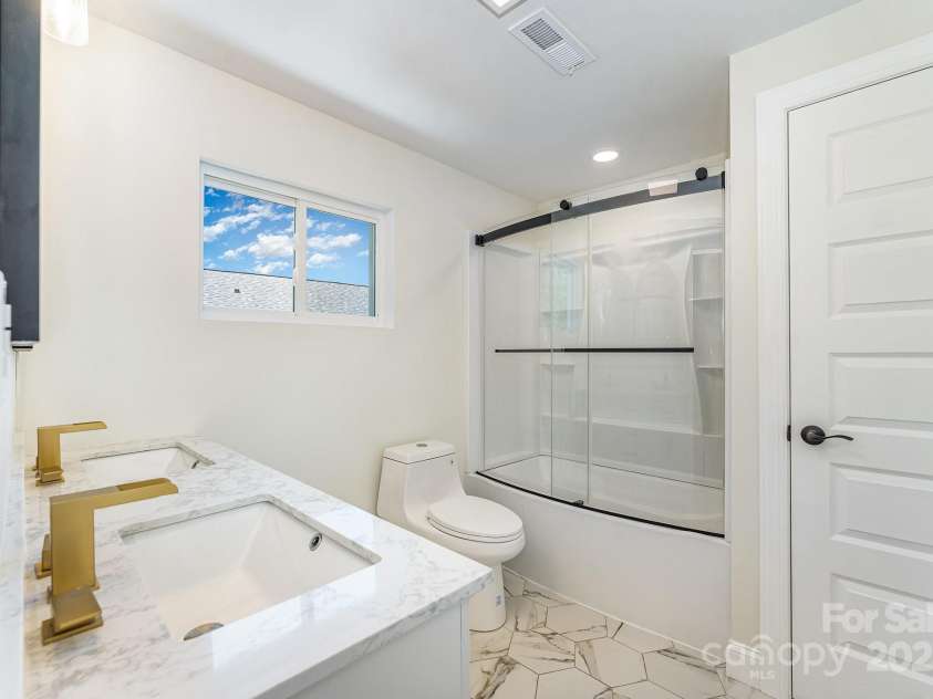 112 Circle Drive, Salisbury, NC 28144.  MLS# CAR4247957, YatesRealty ID 15408. 