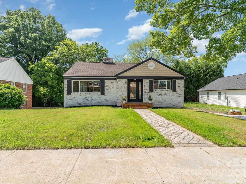 112 Circle Drive, Salisbury, NC 28144.  MLS# CAR4247957, YatesRealty ID 15408. 
