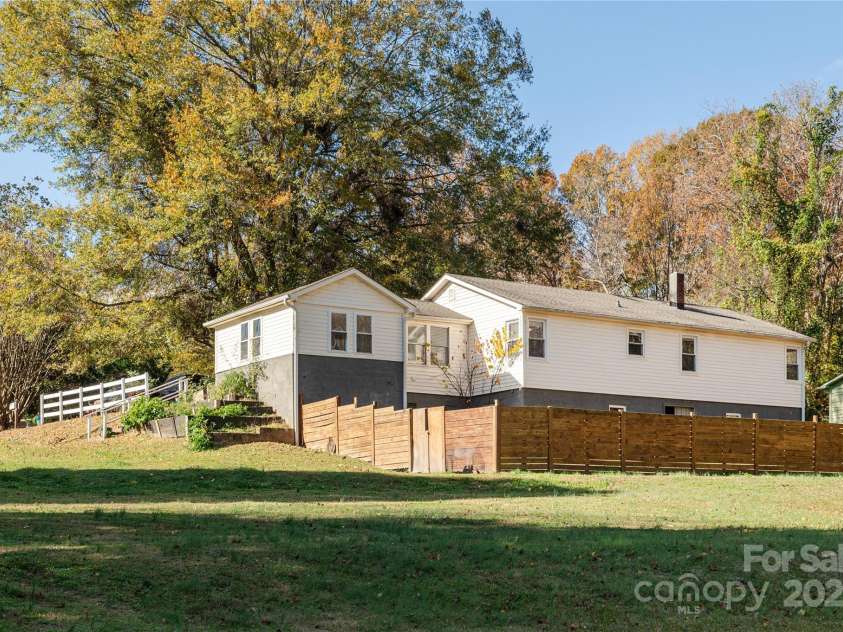 21 Walker Street Extension, Columbus, NC 28722.  MLS# CAR4321536, YatesRealty ID 1541. 
