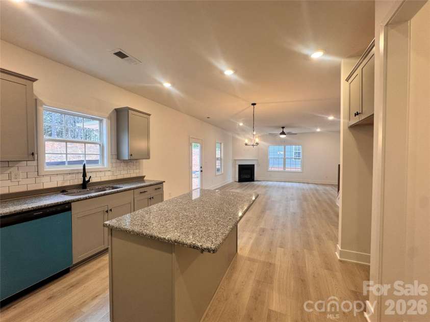 716 Inwood Hill Drive, Gastonia, NC 28056.  MLS# CAR4327869, YatesRealty ID 15410. Kitchen