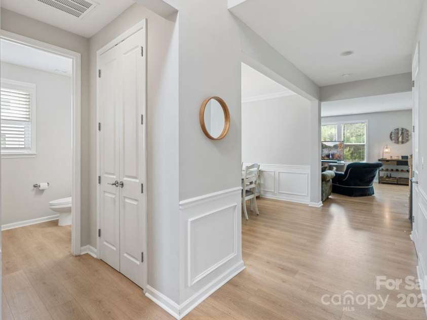 190 Tetcott Street, Mooresville, NC 28115.  MLS# CAR4249348, YatesRealty ID 15411. Foyer & Half Bath