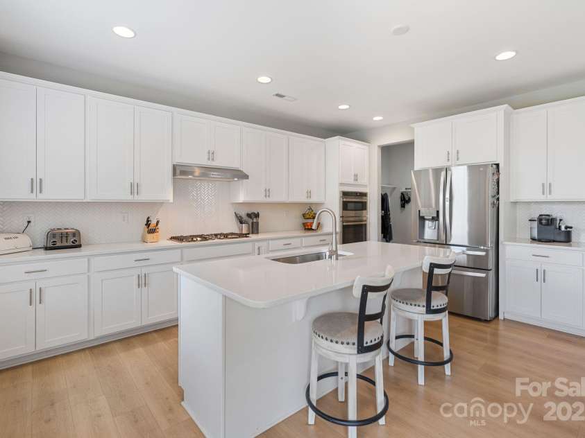 190 Tetcott Street, Mooresville, NC 28115.  MLS# CAR4249348, YatesRealty ID 15411. Kitchen w/ Quartz Countertops
