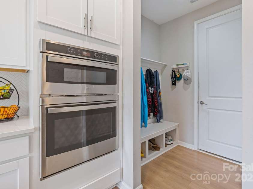 190 Tetcott Street, Mooresville, NC 28115.  MLS# CAR4249348, YatesRealty ID 15411. Microwave & Oven | Drop Zone
