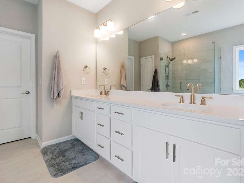 190 Tetcott Street, Mooresville, NC 28115.  MLS# CAR4249348, YatesRealty ID 15411. Primary Bath