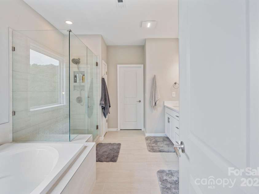 190 Tetcott Street, Mooresville, NC 28115.  MLS# CAR4249348, YatesRealty ID 15411. Primary Bathroom