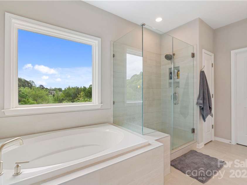 190 Tetcott Street, Mooresville, NC 28115.  MLS# CAR4249348, YatesRealty ID 15411. Primary Bathroom