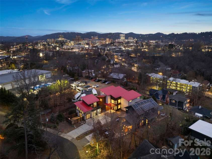 46 Park Avenue, Asheville, NC 28801.  MLS# CAR4329006, YatesRealty ID 15411. 