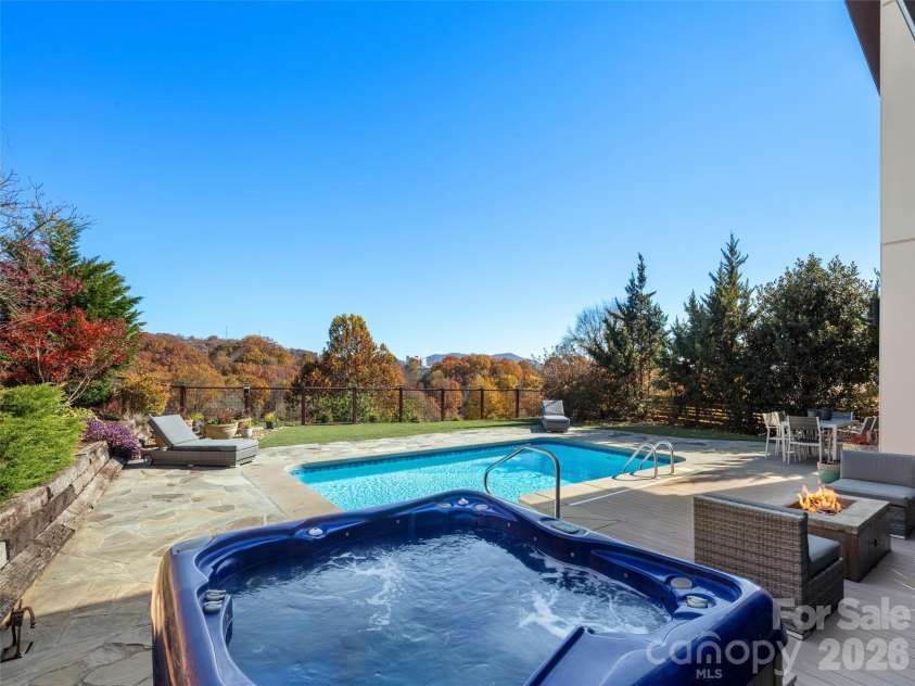 46 Park Avenue, Asheville, NC 28801.  MLS# CAR4329006, YatesRealty ID 15411. 