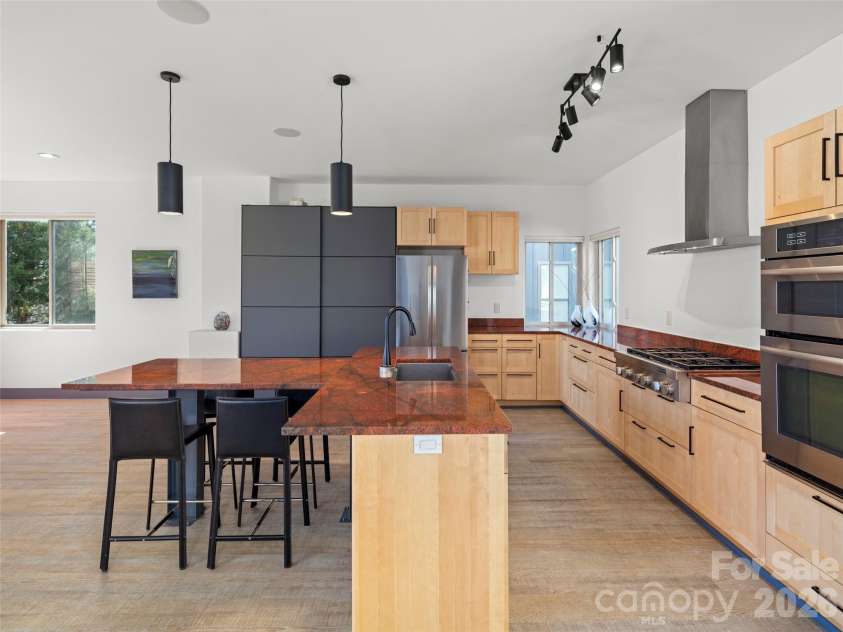 46 Park Avenue, Asheville, NC 28801.  MLS# CAR4329006, YatesRealty ID 15411. 