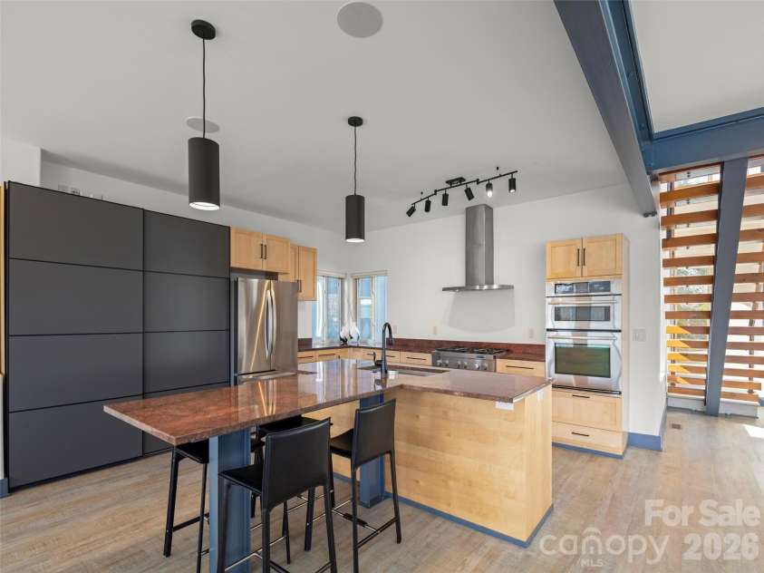 46 Park Avenue, Asheville, NC 28801.  MLS# CAR4329006, YatesRealty ID 15411. 