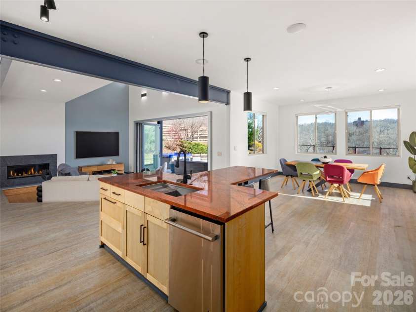 46 Park Avenue, Asheville, NC 28801.  MLS# CAR4329006, YatesRealty ID 15411. 