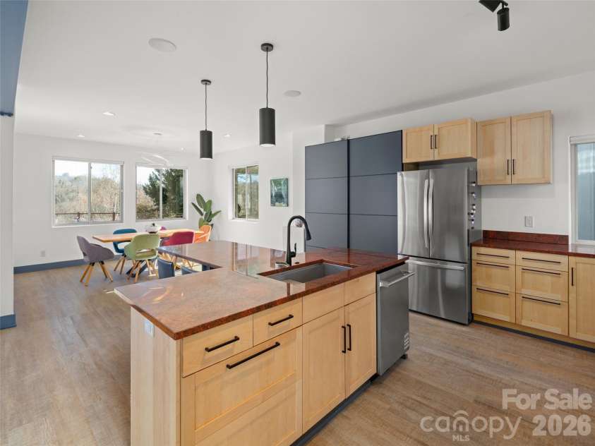 46 Park Avenue, Asheville, NC 28801.  MLS# CAR4329006, YatesRealty ID 15411. 