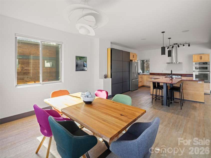 46 Park Avenue, Asheville, NC 28801.  MLS# CAR4329006, YatesRealty ID 15411. 
