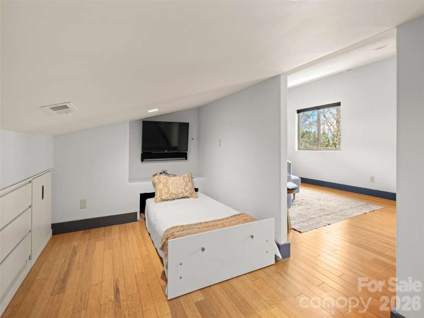 46 Park Avenue, Asheville, NC 28801.  MLS# CAR4329006, YatesRealty ID 15411. 