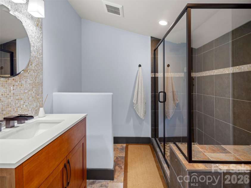 46 Park Avenue, Asheville, NC 28801.  MLS# CAR4329006, YatesRealty ID 15411. 