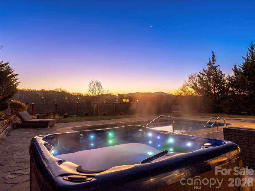 46 Park Avenue, Asheville, NC 28801.  MLS# CAR4329006, YatesRealty ID 15411. 