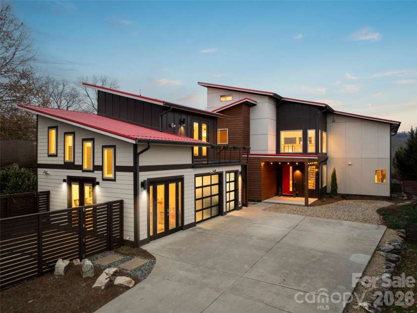 46 Park Avenue, Asheville, NC 28801.  MLS# CAR4329006, YatesRealty ID 15411. Gorgeous Modern Masterpiece