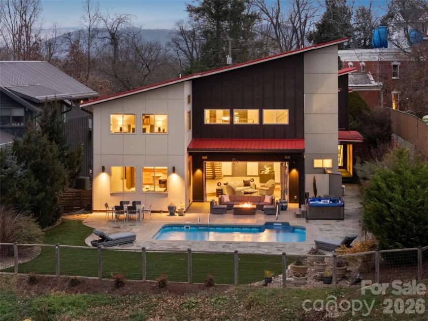 46 Park Avenue, Asheville, NC 28801.  MLS# CAR4329006, YatesRealty ID 15411. Luxury Escape Overlooking Downtown Asheville