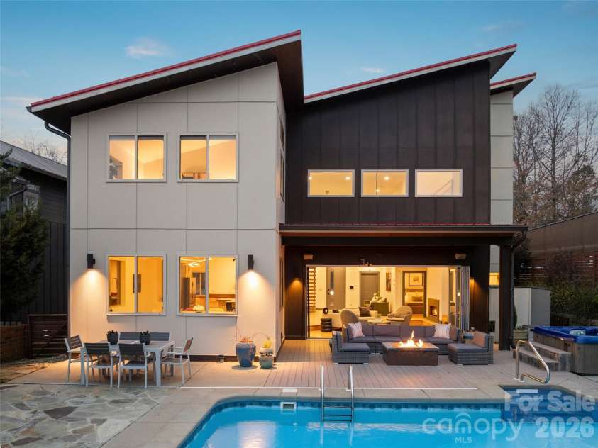 46 Park Avenue, Asheville, NC 28801.  MLS# CAR4329006, YatesRealty ID 15411. Overlooking the City!
